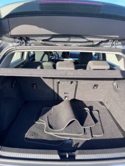 VW GOLF pieno