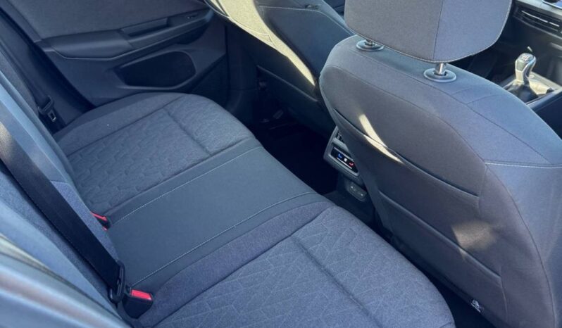 VW GOLF pieno