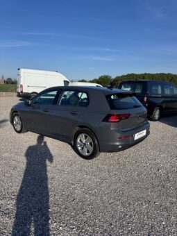 VW GOLF pieno