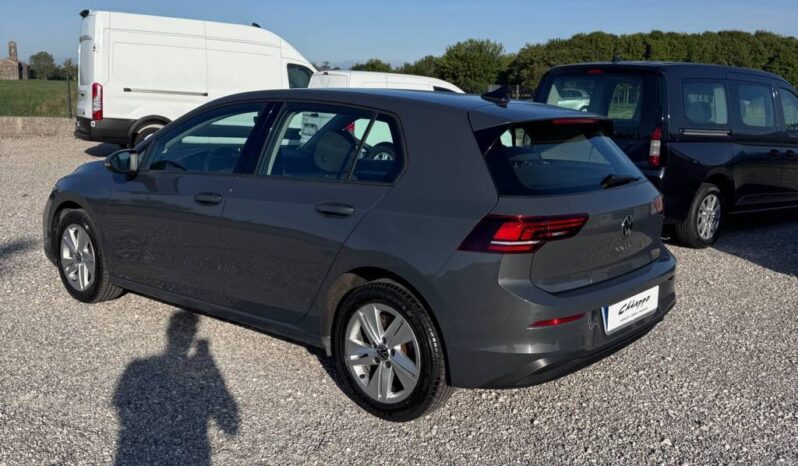 VW GOLF pieno