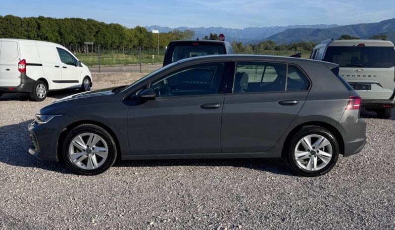 VW GOLF pieno