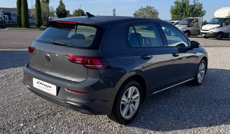 VW GOLF pieno
