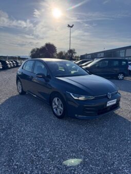 VW GOLF pieno