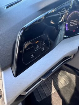 VW GOLF pieno