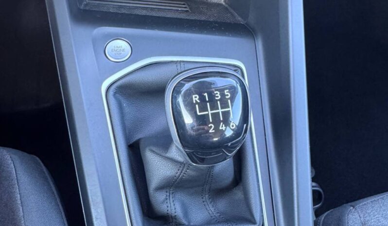VW GOLF pieno