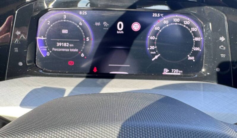 VW GOLF pieno