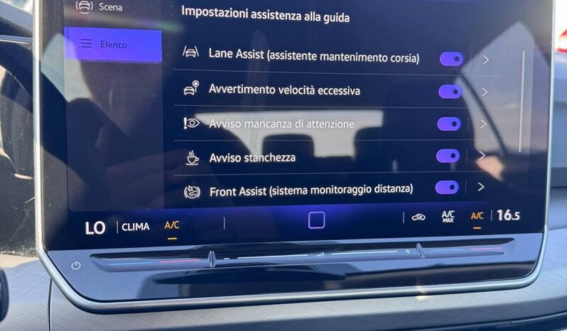 VW GOLF pieno